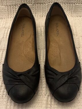 SOLANZ Black Knot-Front Ballet Flats for Women